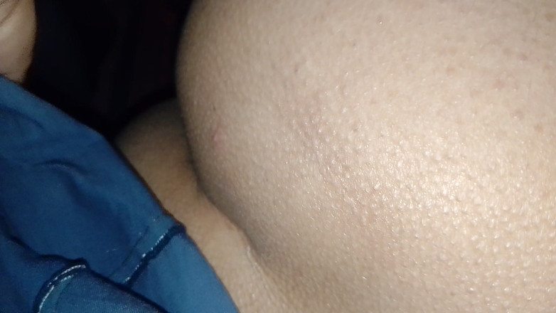 tanya99: Přivedl jsem svou nevlastní sestru nízko do místnosti a tvrdě...