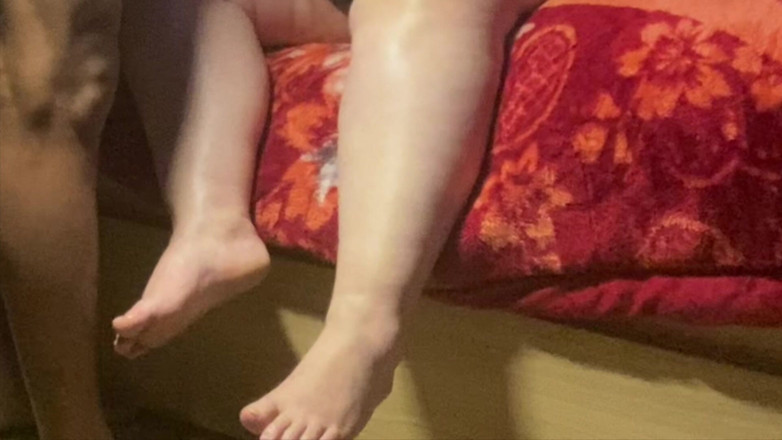 Daddykane: Une GILF mature pratique se fait masser lentement à l’huile par...