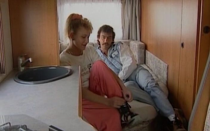 German amateur couples: Amatorska niemiecka blondie dostała anal na wakacjach