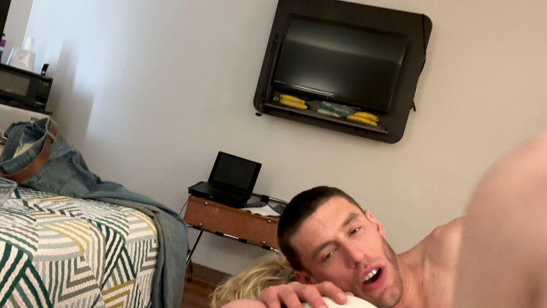 Alpha stud 4 u: Obtaczaj się z nią, drażnić ją do końca