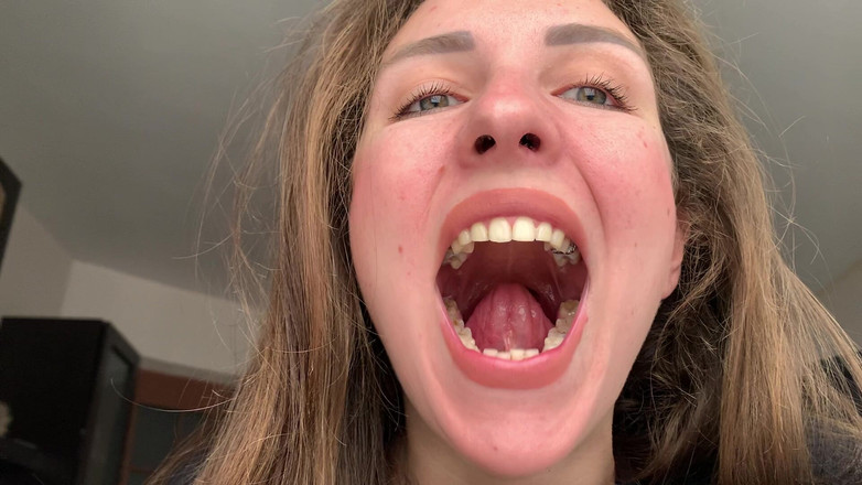 Hottie goddess: Nhai gummy Bears