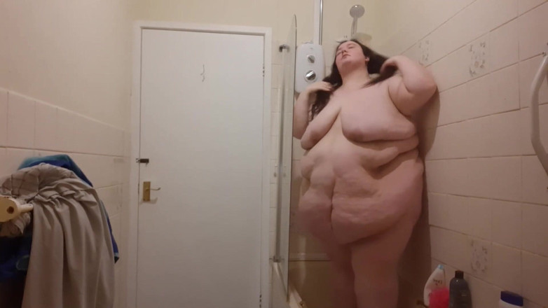 SSBBWLadyBrads: SSBBWshower and belly jiggle playing