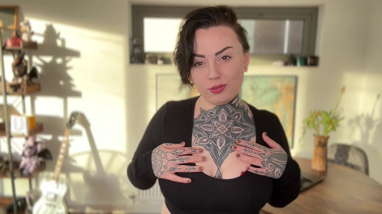 Miss Valentina: W łóżku z nią JOI