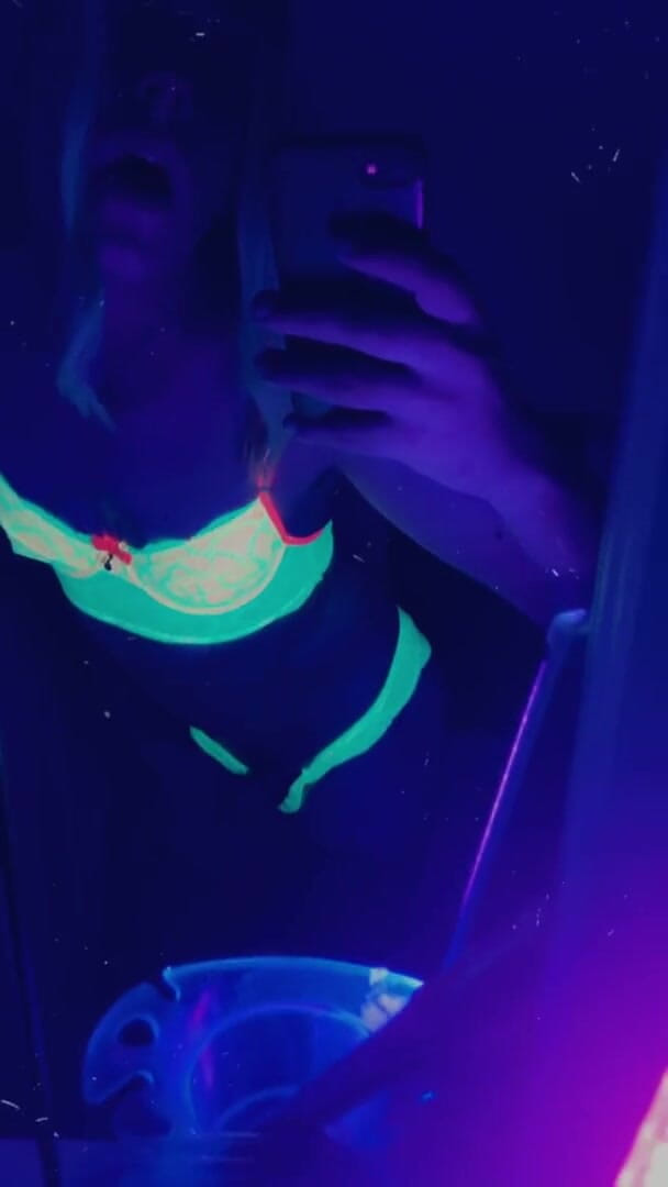 CarmenMelatonin: Sexy partygirl will in dessous spielen