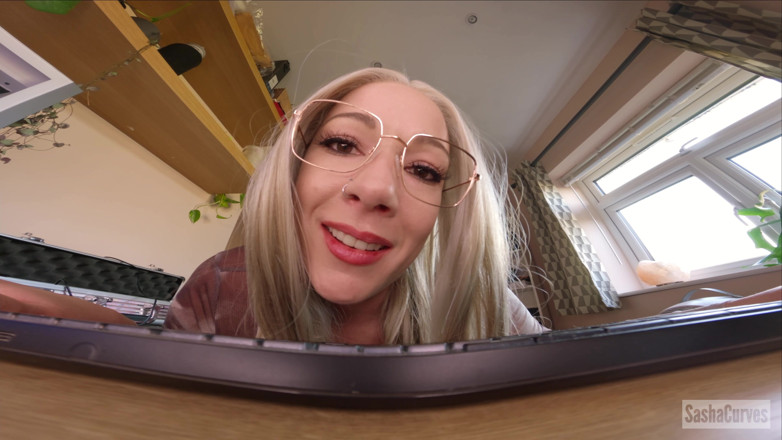 Sasha Curves: Clumsy Giantess Scientist Shrinks the Competition