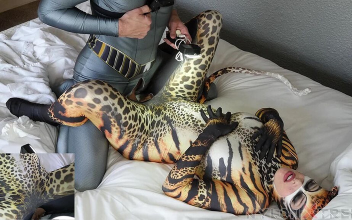 Nylon Xtreme VR: ノラ フォックス チーター ゼンタイ エンケースメント VR 180 3D