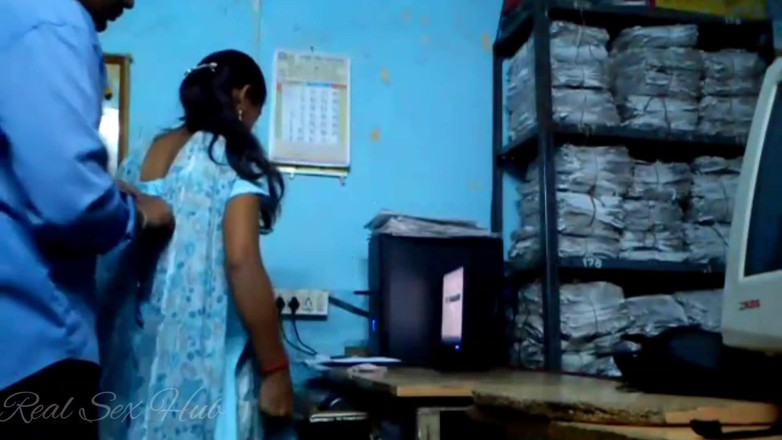 Real sex hub: Indian Stepdad Fucked Her Stepdaughter in His Office Room
