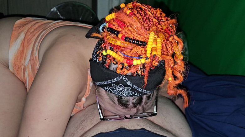 Funhousewife69: Kembali sekali lagi menghisap zakarnya sehingga dia meletup dalam mulut...