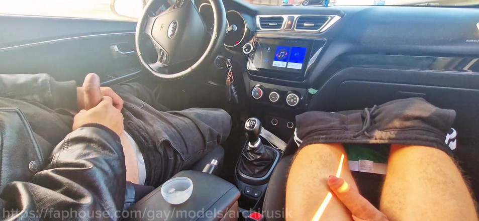 ArchiRusik: Хлопець на шосе зайшов в мою машину, і ми один одного і в склянку