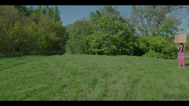 YSP Studio: สาวฮิปปี้หีเสือกช่วยชักว่าวให้ฟรีในเต็นท์