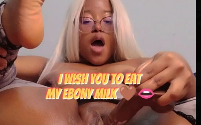 brunette: Brunetka masturbacja w misjonarzu