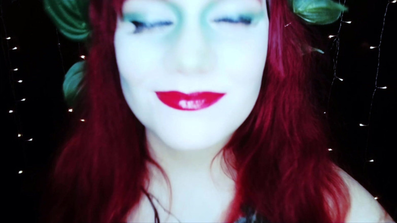 Scarlet Vixen: Poison Ivy - Loving Kisses
