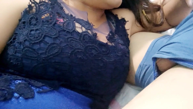 Martin13: असली घर का बना! मेरे पास अपनी सौतेली बहन के बगल में एक स्वादिष्ट क्षण था, वह मुझे गहरी लंड चुसाई देती है