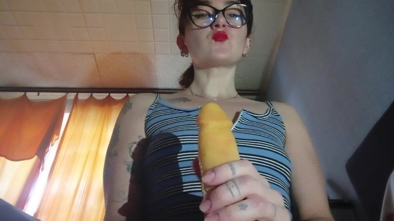 HellENXxOo: Nevlastní matka učí masturbovat