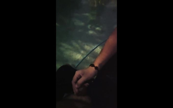 Bellaboo: Dando ao cara da piscina uma punheta para pagamento