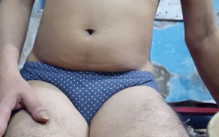 Lustyizlife: Ragazzo teenager indiano che indossa reggiseno blu e mutandine a...