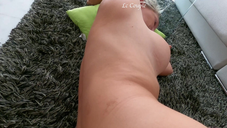 LC couple: 夫妻都玩弄妻子剃光的阴户