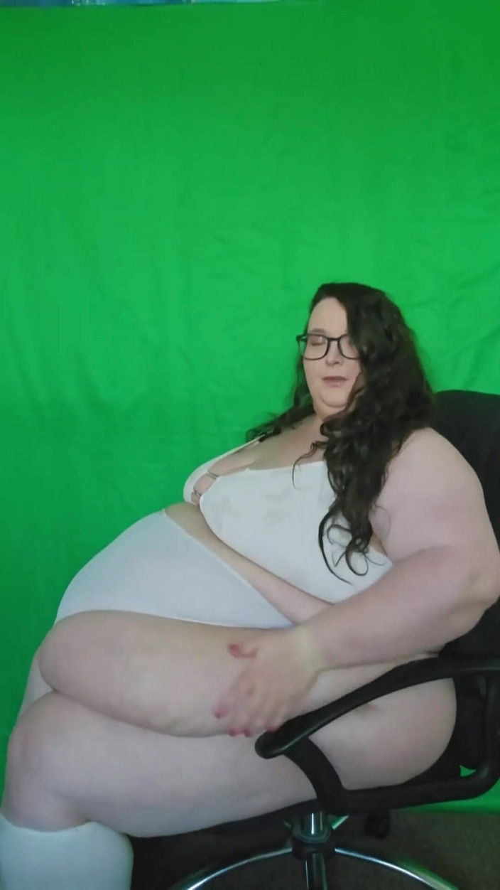 SSBBWLadyBrads: Probare de chiloți albi cu zeița SSBBW