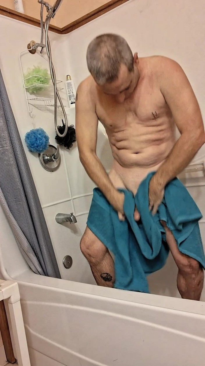 DubeSnackes: Dubesnackes, Mostrando Tempo E Ensaboando E Esfregando Seu Corpo Sexy.