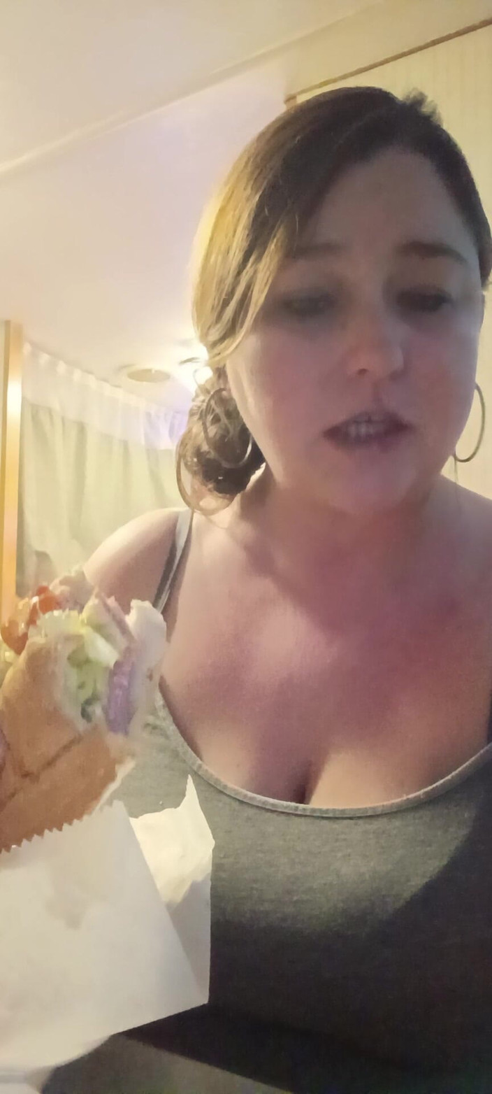 GoddessKristy00: Dewi Makan Pizza