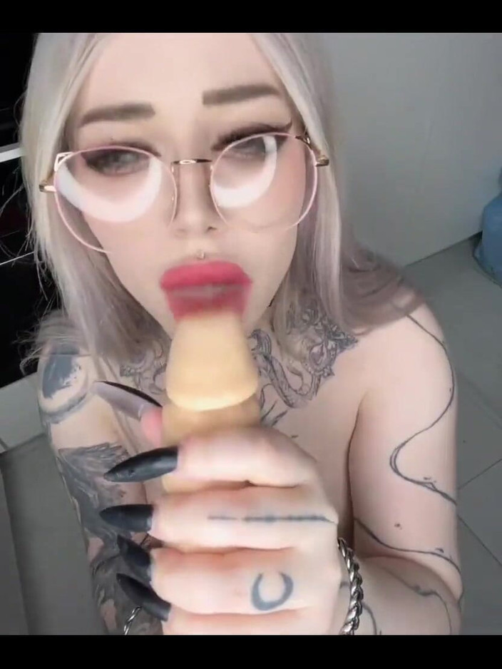 Peachgardens: Meine hausfrau fickt großen schwanz, während ich bei der arbeit...