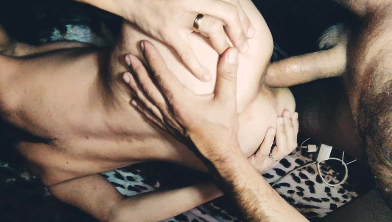 Hotlia: Муж снимает, как поочередно его жена трахается в анал его друзья-свингеры