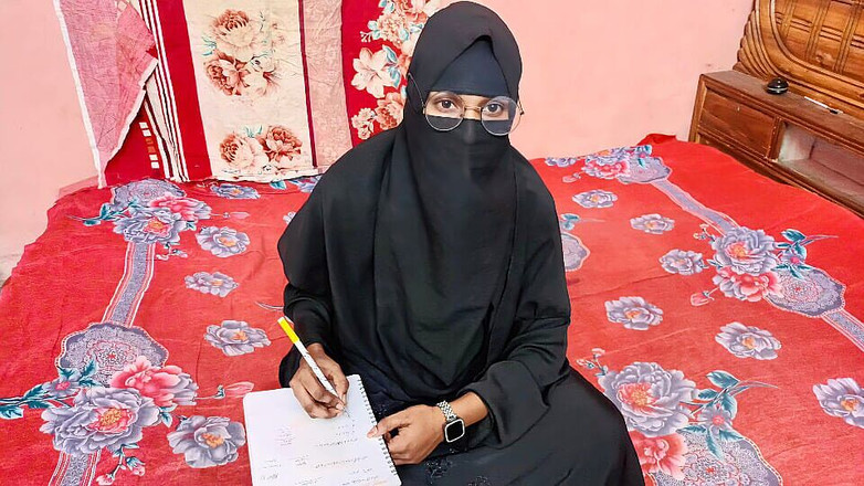 Bdsex24: Сумасшедший секс студентки с ее учителем, когда ее дом пустует