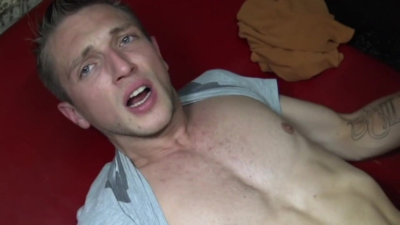 AMATOR BAREBACK FRENCH STUDIO: Fucked by Straight in Abckroom