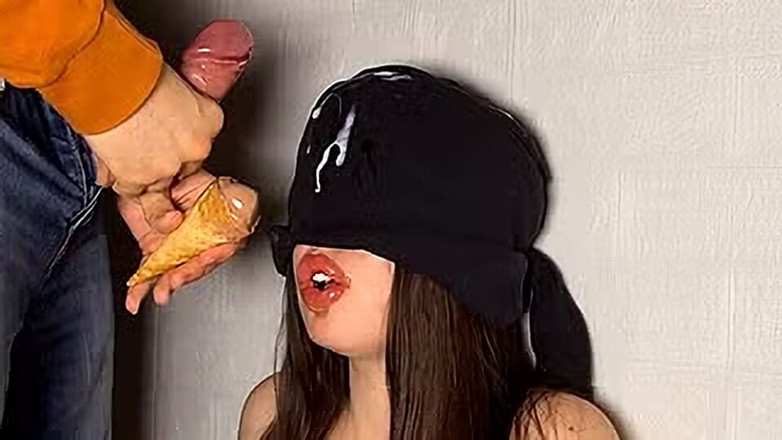 Marshmallow Sweet: Juego de helado. Hermanastra recibiendo una gran corrida en su...