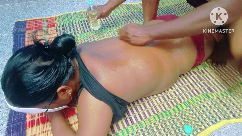 Sweethoneybgl: Nadržená desi holka s obrovskými prsy