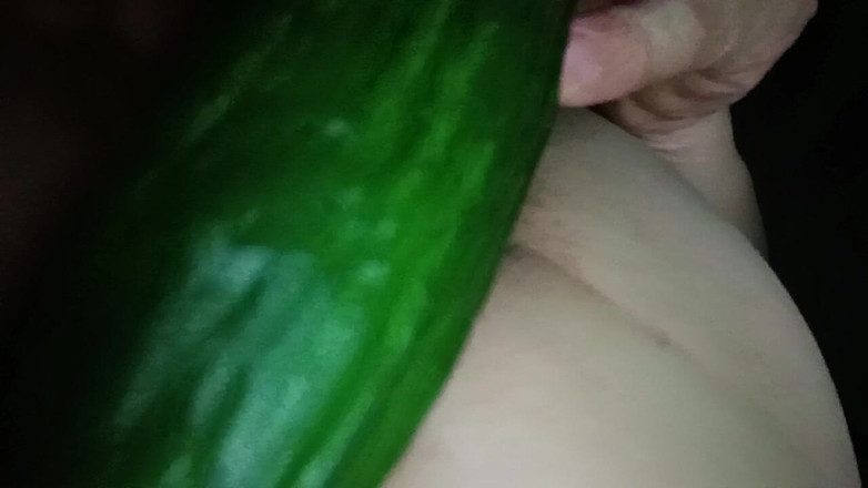 Dirty Milf: Ich wache nachts geil auf und ich fange an, meine...