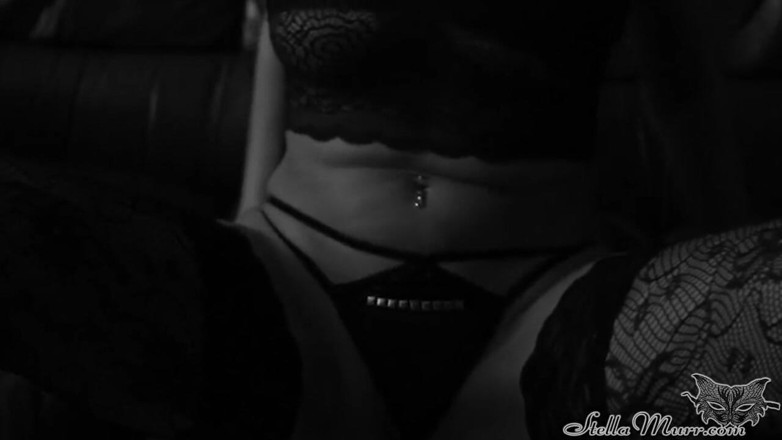 StellaMurr: Milf cu țâțe mari se masturbează pasional în pizdă cu vibrator - femeie...