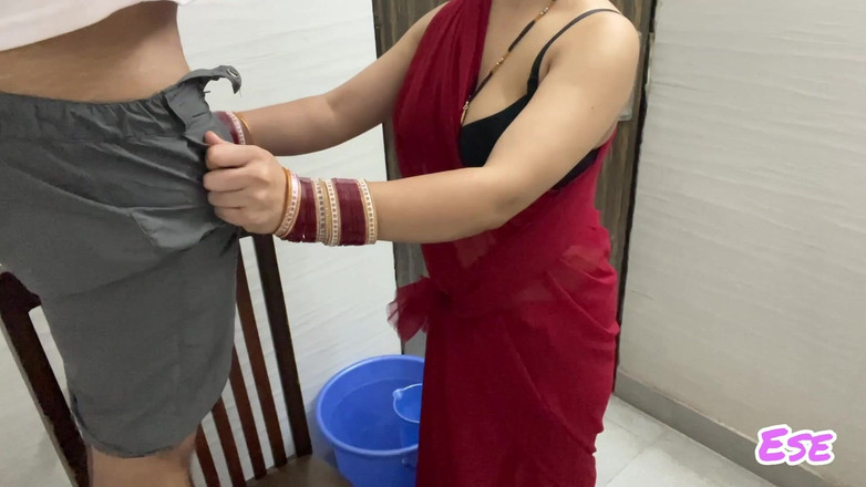 Sammy Sins: Desi bhabhi disetubuhi dengan tukang ledeng saat dia memperbaiki kamar...