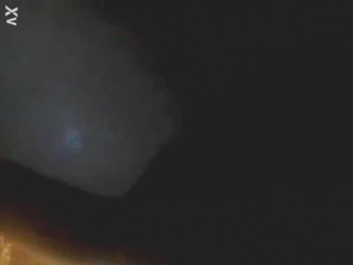 Lom: मुझ पर चढ़ता है