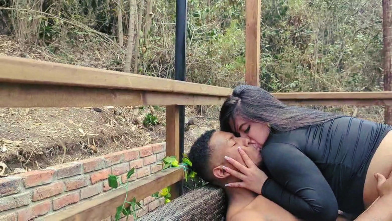 Rioc69: 나는 고객을 보고 그녀의 젖탱이와 질에 깊은 마사지를 줘