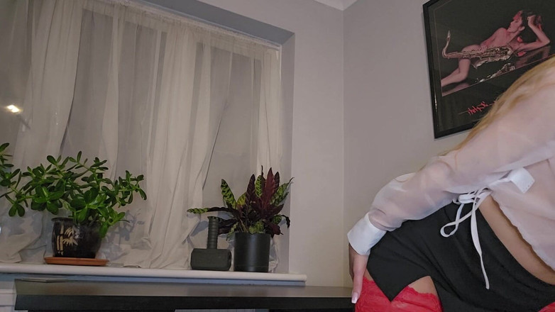 Michelle Moist: Permainan peran pembicaraan kotor sekretaris sange