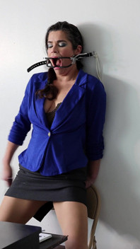 Gagging senza sosta - Situazione di dildo ballgag