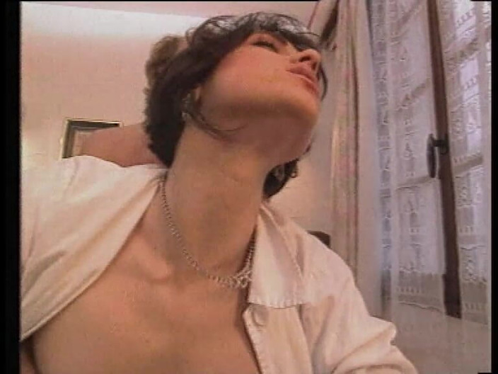 Italian Vintage Porn: いたずらな看護師が胸とストッキングで誘惑