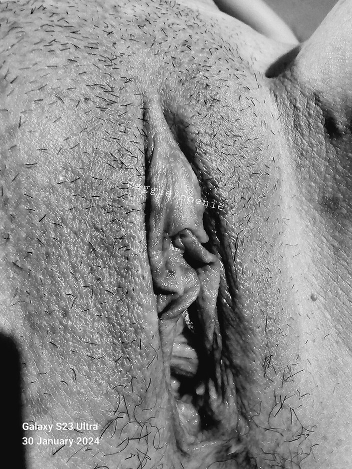 Virgarie: Dikongkek mendalam dan keras, kemudian memancut mani ke atasnya