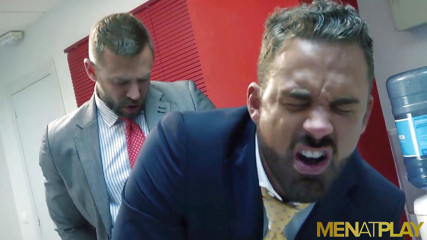 Menat Play: MENATPLAY - Tvrdé šukání spodního kusu v obleku Logan Moore do análu