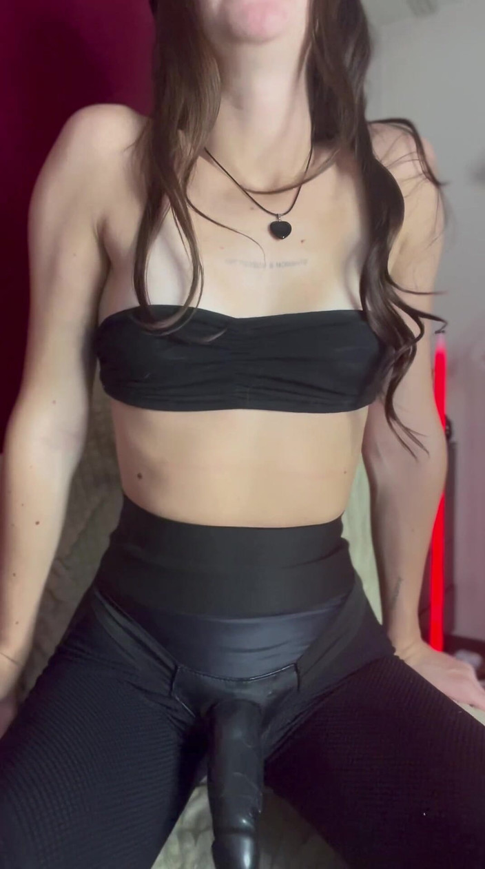 Skinny_lady69: 你的屁股属于我，娘娘腔婊子