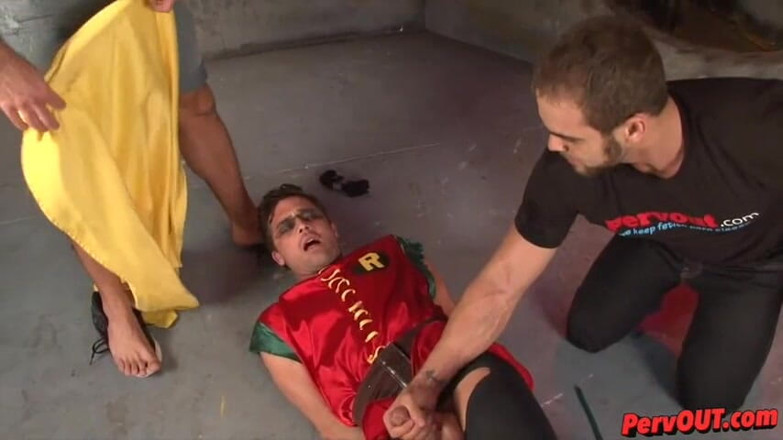 ManUpFilms: Hoodlums menghinakan Robin