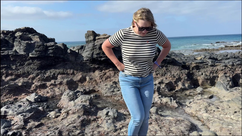 Emma Voyeur: Satu lagi Kemalangan Pantai - Seluar jeans basah di tepi Jalan...