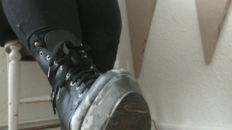 Kikka Jennie: dirty boot heels and spit