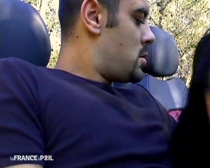 La France a Poil: Gorąca młoda brunetka daje autostopowiczowi wyjątkową przejażdżkę