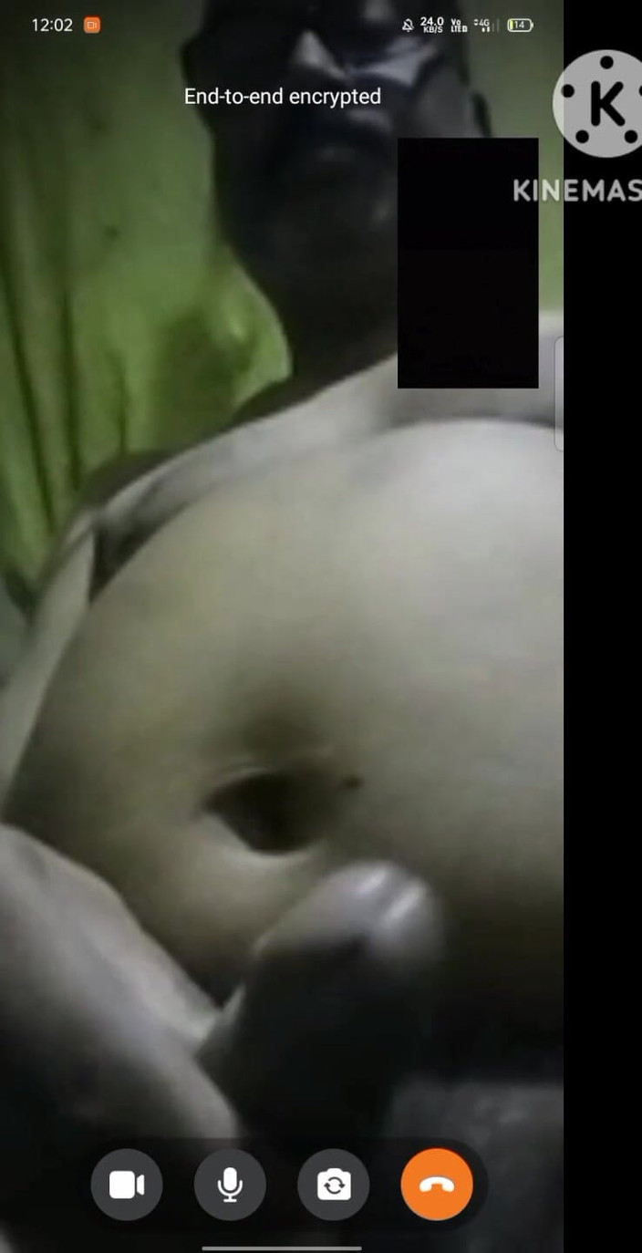 Bikash: Lelaki tua mengendalikan zakar besar