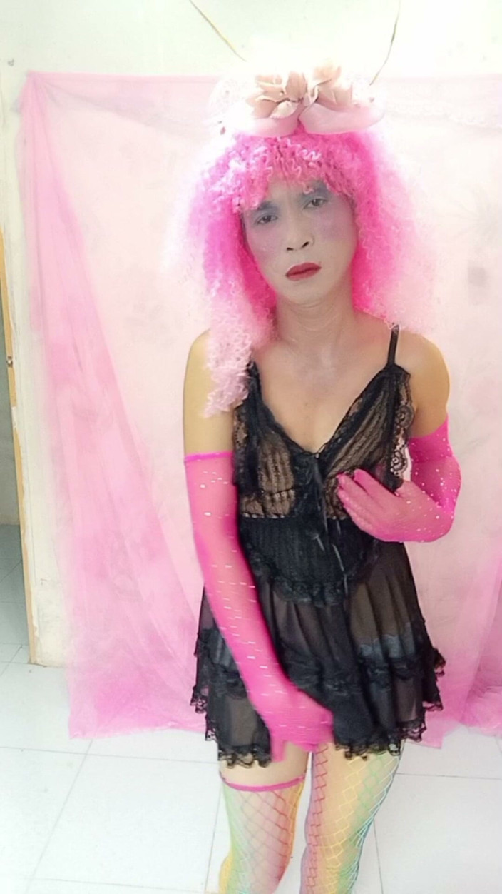nguyen dang thien tri: Oanh le transgender indossa vestiti sexy che pugnala il suo...