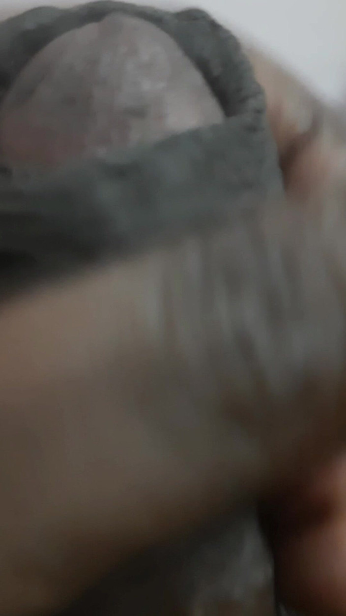 Lubina45: Он использует свои собственные желания в приватной обстановке.