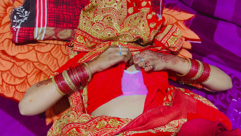 Cutesaritabhabhi: 귀여운 소녀를 하드코어하게 따먹는 Saari