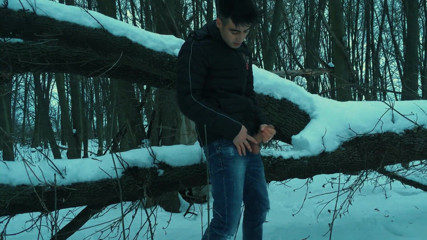 Idmir Sugary: Winter Jerking off on the Tree